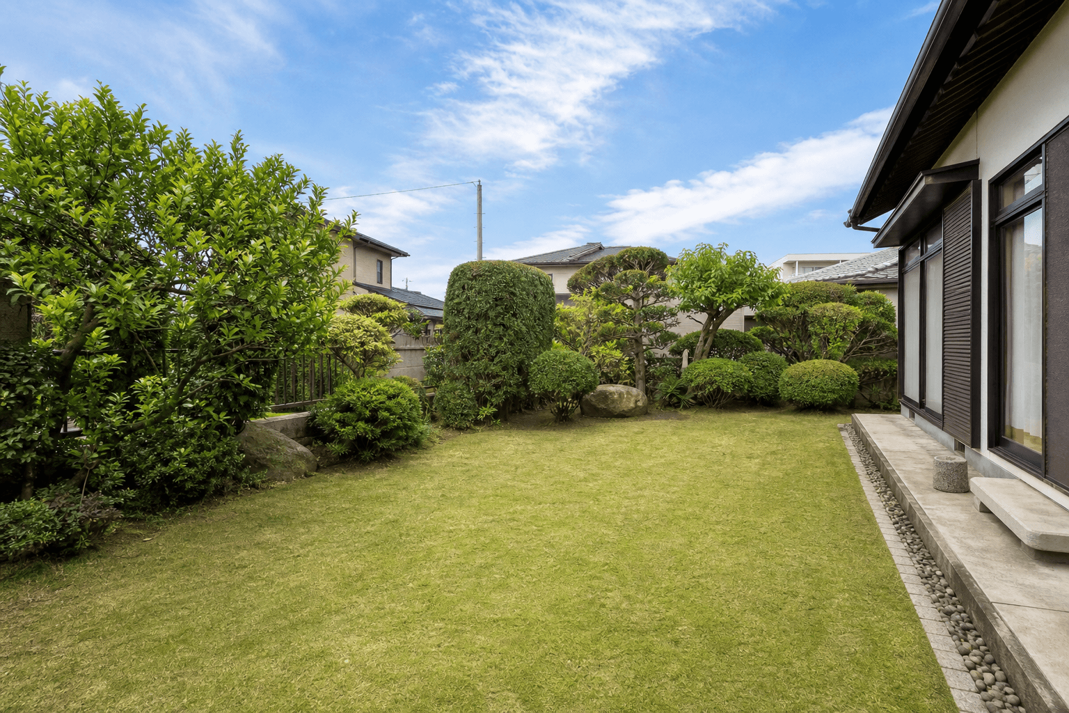 除草後・施工後の庭
